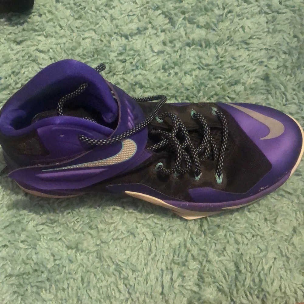 Nike basketball shoes size 11